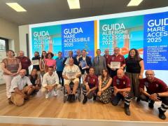 Liguria, presentata le guide 2025 dedicate al turismo per persone con disabilità motoria.