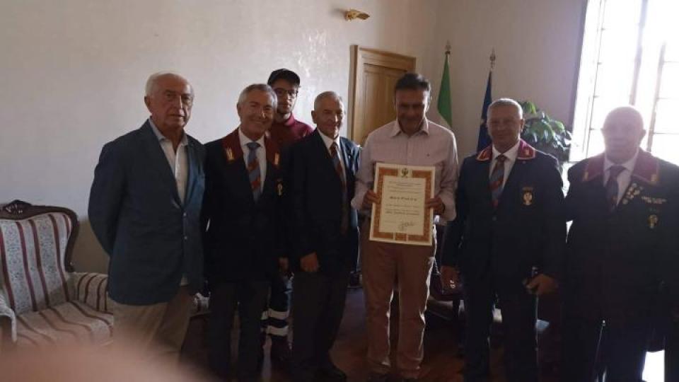 2/08/2022 - Pesaro - Consegna pergamena a Socio Onorario e tessera ANPS al neo Questore di Pesaro