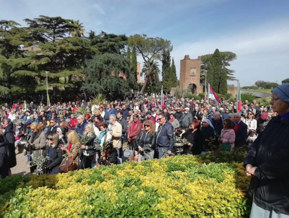 Al Santuario del Divino amore i fedeli si sono uniti alla processione e benedizione delle Palme offi