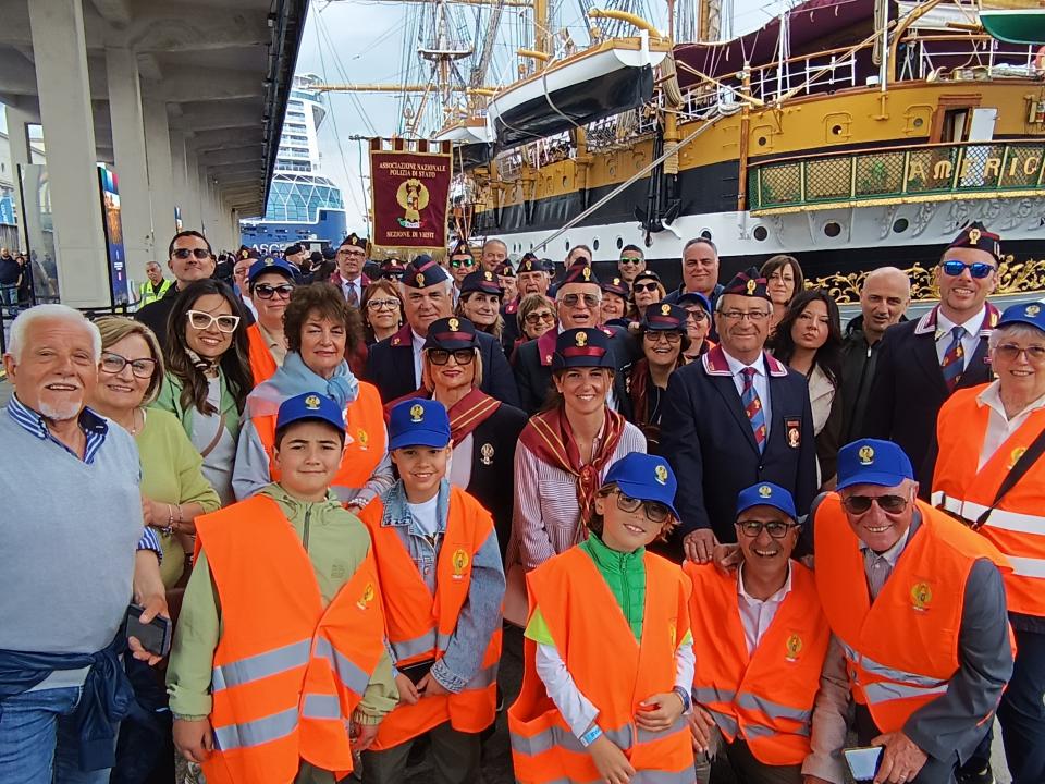 Soci in visita alla Nave Scuola Amerigo Vespucci a Napoli