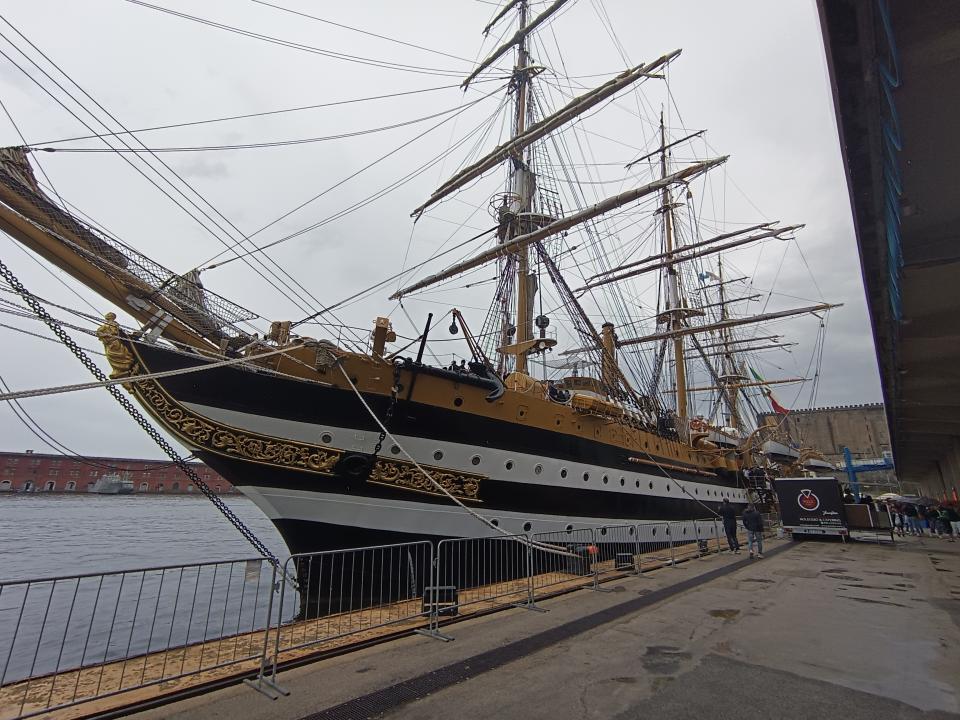 Soci in visita alla Nave Scuola Amerigo Vespucci a Napoli
