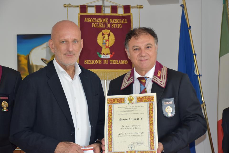 Conferimento Socio Onorario a Carmine Soriente - Questore di Teramo