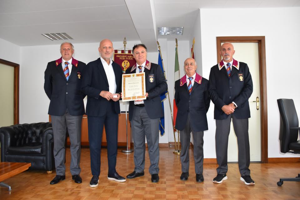 Conferimento Socio Onorario a Carmine Soriente - Questore di Teramo